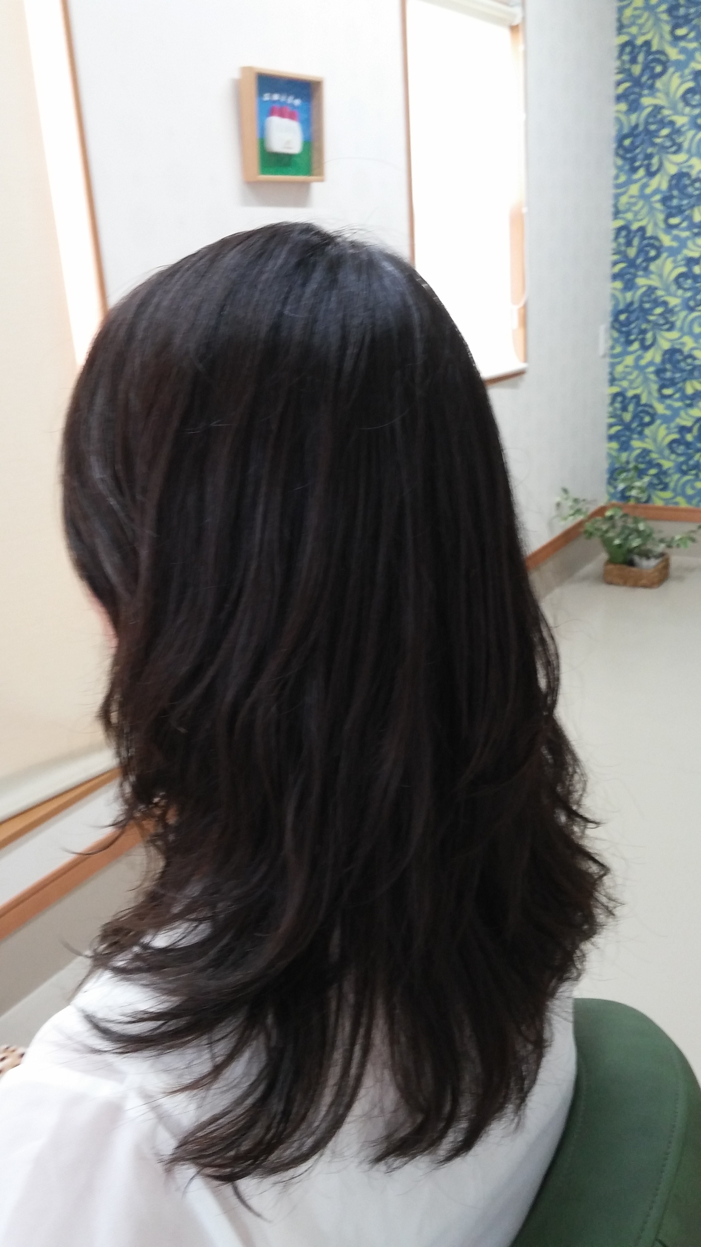 ロングヘアーのカットとパーマ