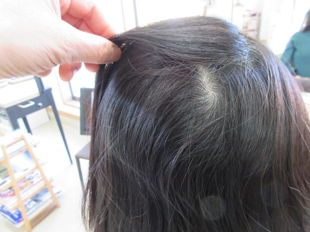 つむじ割れで薄毛に見えてします💦 大人女性のための「くせ毛専門」美容室 つくば 観音台 おりがみ